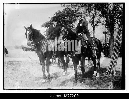 Dieses Foto zeigt Theodore Roosevelt in Frankreich und hält einen Moment seiner internationalen Präsenz während seiner Zeit nach dem Präsidenten fest. Stockfoto