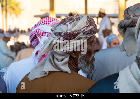 Szene auf der Nizwa Ziege Markt, Nizwa, Sultanat Oman Stockfoto