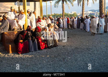 Szene auf der Nizwa Ziege Markt, Nizwa, Sultanat Oman Stockfoto