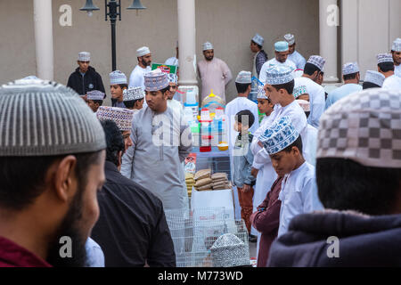 Szene auf der Nizwa Ziege Markt, Nizwa, Sultanat Oman Stockfoto