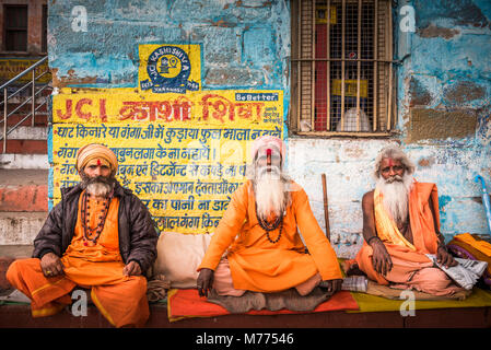 Sadhus (Indische Heilige Männer) in Varanasi, Uttar Pradesh, Indien, Asien Stockfoto