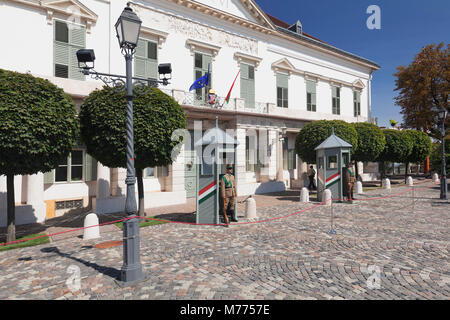 Schutz vor Sandor Palast, Residenz der ungarische Präsident, Budapest, Ungarn, Europa Stockfoto