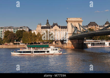 Kettenbrücke über die Donau, Hotel Four Seasons Gresham Palace, Budapest, Ungarn, Europa Stockfoto