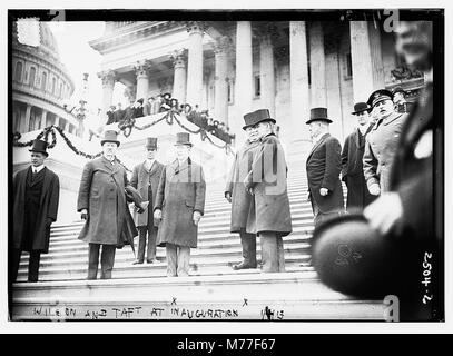 A historical image of Woodrow Wilson and William Howard Taft at the inauguration, capturing a moment from the early 20th century presidential transition. Stockfoto