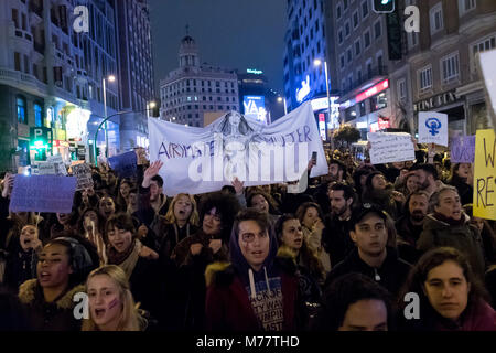 Madrid, Spanien. 8. März, 2018. Menschen, während der Internationale Frauentag in Madrid, Spanien. Credit: Marcos del Mazo/Alamy leben Nachrichten Stockfoto