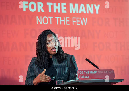 London, Großbritannien. 9. März 2018. Dawn Butler MP, von Labour Schattenminister für Frauen und Gleichstellung, spricht nach einer Erklärung Pre-Spring Rede in Westminster von John McDonnell MP, Labours Schatzkanzler, vor Kanzler Philip Hammond liefert die Feder Erklärung nächste Woche. Credit: Stephen Chung/Alamy leben Nachrichten Stockfoto