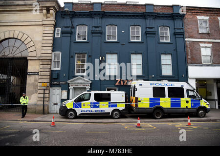 Salisbury, Großbritannien. 9. März, 2018. Polizeischutz Zizzi Restaurant, Salisbury, Großbritannien Quelle: Finnbarr Webster/Alamy leben Nachrichten Stockfoto