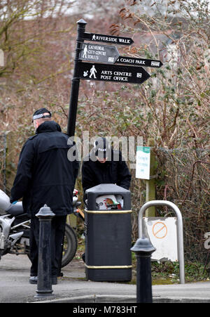 Salisbury, Großbritannien. 9. März, 2018. Polizei security check, Salisbury, Großbritannien Quelle: Finnbarr Webster/Alamy leben Nachrichten Stockfoto