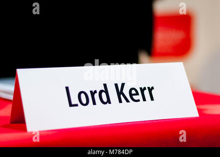 CARDIFF, GROSSBRITANNIEN. John Kerr, Baron Kerr of Kinlochard, ehemaliger britischer Botschafter in der EU, der einen Vortrag mit dem Titel "Brexit: Wird Scheidung schädlich sein und könnte freundschaftlich sein" im Atrium Theatre an der University of South Wales veranstaltet. Fotograf Credit: Matthew Lofthouse/Alamy Live News. 09/03/2020. Stockfoto