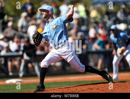 Port Charlotte, Florida, USA. 9 Mär, 2018. MONICA HERNDON | Zeiten. Jonny Venters (49) der Tampa Bay Rays, Plätze im sechsten Inning gegen die Minnesota Twins am 9. März 2018 in Charlotte Sports Park in Port Charlotte, Fla. Credit: Monica Herndon/Tampa Bay Zeiten/ZUMA Draht/Alamy leben Nachrichten Stockfoto