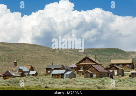 Eine Außenansicht des Abschnitts einer Geisterstadt Bodie, in Bodie State Historic Park, CA USA Stockfoto