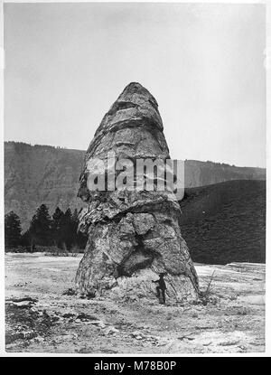 Liberty Cap in Mammoth Hot Springs. Juli 21-24, 1871 Nr. 227. Sechskantschrauben der Freiheit, in der Nähe von Anzeigen. Stockfoto