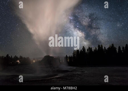 Milchstraße über Schloss Geysir. Stockfoto