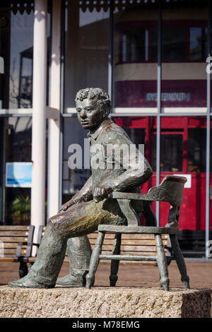 Die Tramshed Dylan Thomas Statue Dylan Thomas Square Swansea Maritime Quarter Swansea Marina Swansea West Glamorgan Wales Stockfoto