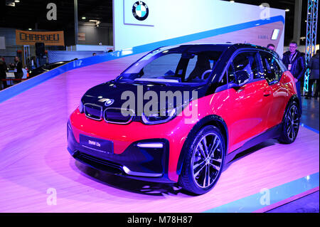 New Electric Car BMW i3s gezeigt, während der Ausstellung PLUG-IN DER UKRAINE 2018. März 2, 2018. Kiew Expo Center. Kiew, Ukraine Stockfoto