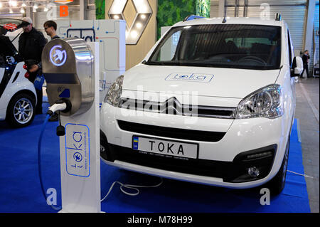 Elektrofahrzeug Citroen-Aufladung über Elektroauto-Ladegerät. AUSSTELLUNGS-PLUG-IN UKRAINE 2018. März 2018. Messezentrum Kiew. Kiew, Ukraine Stockfoto