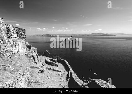 Schwarze und weiße Skellig Michael, UNESCO-Weltkulturerbe, Kerry, Irland. Star Wars The Force weckt die Szene auf der Insel gedreht. Stockfoto