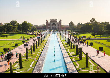 Große Tor (Darwaza - ich rauza), denn der Eingang zum Taj Mahal, UNESCO-Weltkulturerbe, Agra, Uttar Pradesh, Indien, Asien Stockfoto