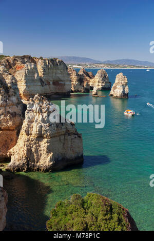 An der felsigen Küste in Ponta da Piedade Cape, in der Nähe von Lagos, Algarve, Portugal, Europa Stockfoto