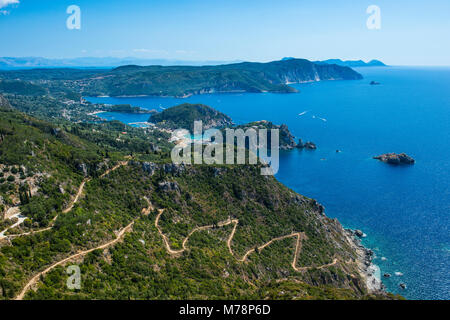 Wunderschöne Küste, Paleokastritsa, Korfu, Ionische Inseln, Griechische Inseln, Griechenland, Europa Stockfoto