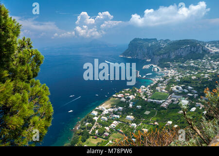 Blick über den Hafen in Richtung Festland, der Insel Capri, Italien, Mittelmeer, Europa Stockfoto