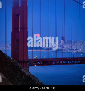 Mondaufgang, Golden Gate Bridge, San Francisco, Kalifornien Stockfoto