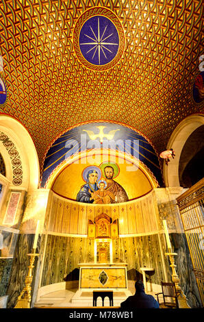 London, England, UK. Westminster Cathedral - Kapelle des Hl. Josef. Mosaik der Heiligen Familie (Chris Hobbs, 2003) Stockfoto