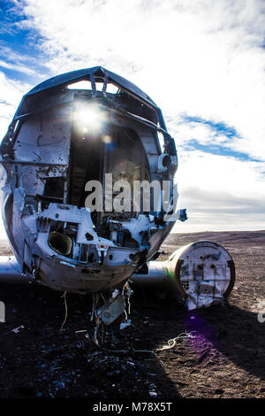 Abgestürzt United States Navy Super Douglas DC-3-Flugzeug auf sólheimasandur Strand in Island Stockfoto