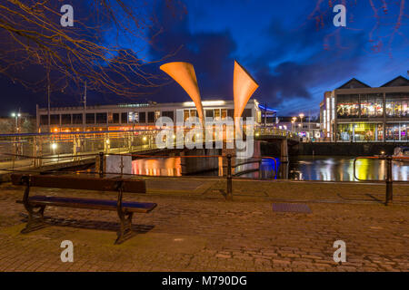 Peros Brücke über St Augustines erreichen in der Bristol Schwimmenden Hafen von Narrow Quay, England gesehen. Stockfoto