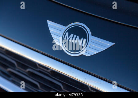 Nürnberg/Deutschland - März 4, 2018: Mini Logo auf einem Mini Auto an einen Autohändler in Deutschland. Stockfoto