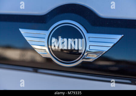 Nürnberg/Deutschland - März 4, 2018: Mini Logo auf einem Mini Auto an einen Autohändler in Deutschland. Stockfoto