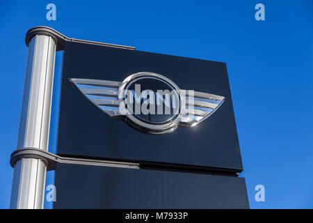 Nürnberg/Deutschland - März 4, 2018: Mini Logo Schild in der Nähe ein Auto Händler in Deutschland. Stockfoto