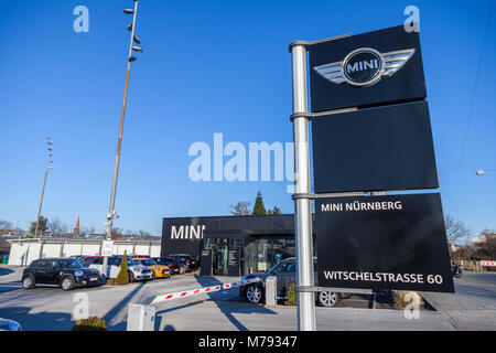 Nürnberg/Deutschland - März 4, 2018: Mini Logo Schild in der Nähe ein Auto Händler in Deutschland. Stockfoto