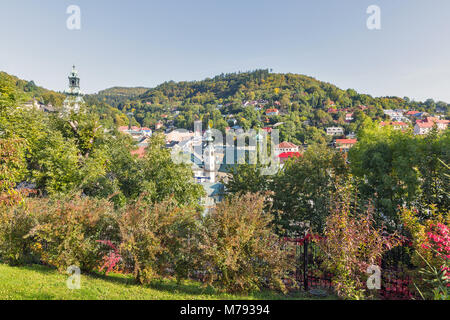 Banska Stiavnica Stadtbild mit der mittelalterlichen Burg, die in der Slowakei. Stockfoto