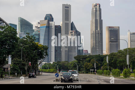 Nicoll Highway und die Skyline von Downtown Singapore. Stockfoto