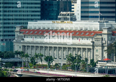 Das Fullerton Hotel, ehemals General Post Office Building, in der Marina Bay, Singapore. Stockfoto