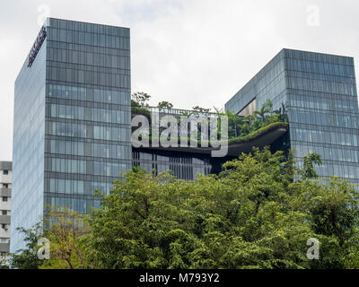 Das Parkroyal auf Pickering Hotel mit grüner Technologie mit der Verwendung von terrassierten Gärten und Sky Gärten, Singapur. Stockfoto