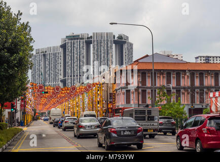 Bunte Straße Dekorationen Feiern zum chinesischen Neujahr, in Chinatown, Singapur. Stockfoto