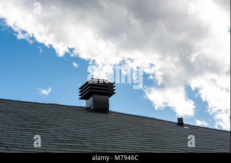 Dach auf Geschuppt Haus Dachentlüftung Stockfoto