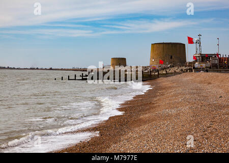 Rote Warnlampe Flaggen zeigt live feuern auf die Armee reicht in Hythe, Kent. Großbritannien Stockfoto