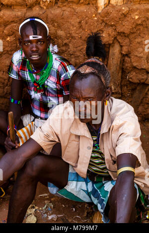 Hamar Stammesangehörigen Am Samstag Stammes- Markt in Dimeka, Omo Valley, Äthiopien Stockfoto