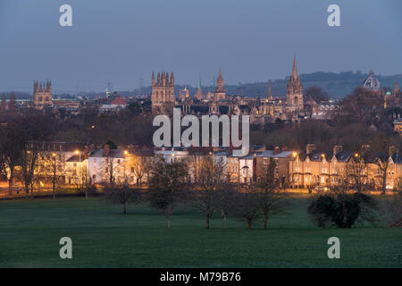 Stadtzentrum von Oxford aus South Park am frühen Morgen im Winter. Oxford, Oxfordshire, England Stockfoto