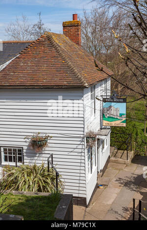 Die Ypern Castle Pub (Scheibenwischer} in Rye, East Sussex, Großbritannien Stockfoto