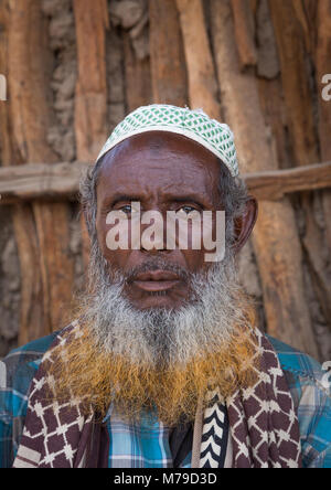 Portrait von muslimischen Mann mit Henna gefärbten Bart, der Ferne region, Assayta, Äthiopien Stockfoto