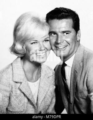 Bewegen Sie den Cursor über Darling 1963 Twentieth Century Fox Film mit Doris Day und James Garner Stockfoto