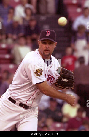 Boston Red Sox Pitcher Tim Wakefield in Aktion gegen die Tiger am Fenway Park in Boston, Ma USA 06/07/2001 Foto bill Belknap Stockfoto