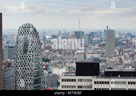 Cocoon Turm und andere die Wolkenkratzer in Shinjuku district in Tokio, einem modernen Zone in der Hauptstadt von Japan Stockfoto