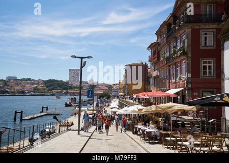 Porto, Portugal, 20. Juni 2016: Straße auf der Ribeira in Porto, Portugal Stockfoto