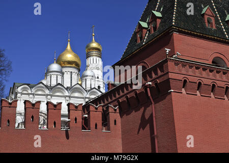 Europa, Russland, Moskau, big Kremlin Palace, Kreml Defensive Wall, bauchigen Turmspitzen, Stockfoto