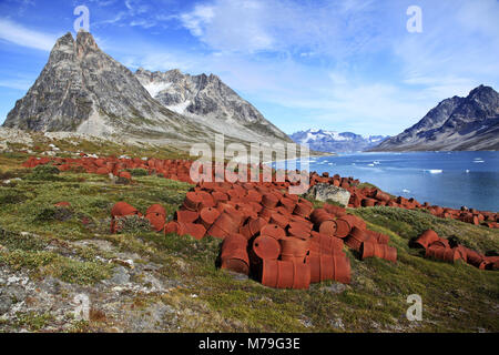 Grönland, Ostgrönland, Ammassalik, der ehemalige US-Militärbasis, Militärbasis, Ölfässer, Müll, Stockfoto